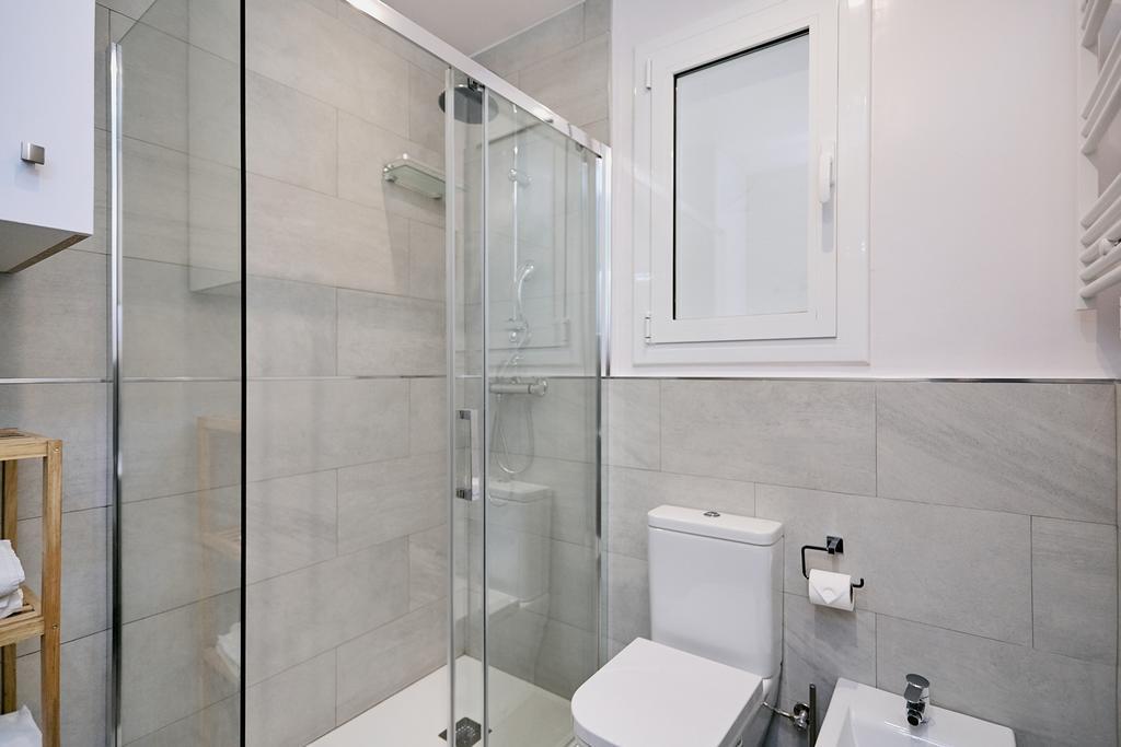 Apartment Around Mistral Pool Barcelona