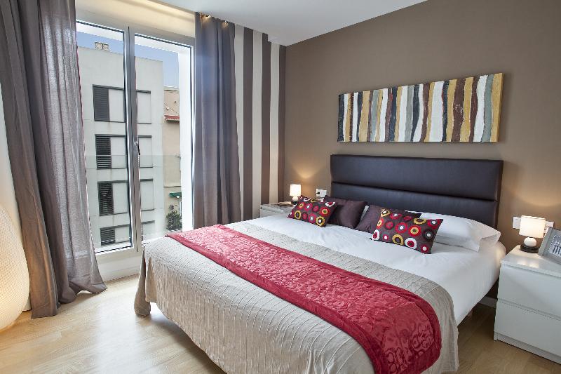 Around Mistral Pool Apartment Barcelona